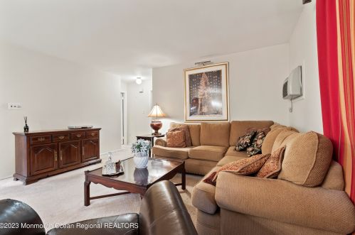 39 Lexington Ct, Tinton Falls NJ 07701-5472 exterior