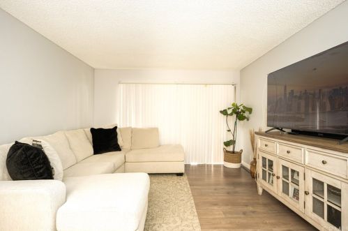 6683 Caro St, Paramount, CA 90723-4757