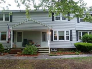 32 Boulder Dr, Londonderry, NH 03053-3743
