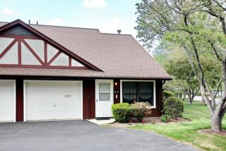 11-2 Tamaron Dr, Waldwick, NJ 07463