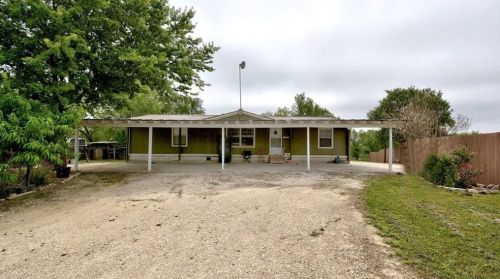 137 Dry Willow Rd, Webberville, TX 78621-5830