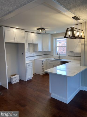 9762 Clark St, Philadelphia, PA 19115-2409
