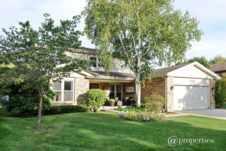 643 Longtree Dr, Wheeling, IL 60090-5546