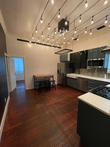 1111 2nd St, Austin TX  78702-4216 exterior