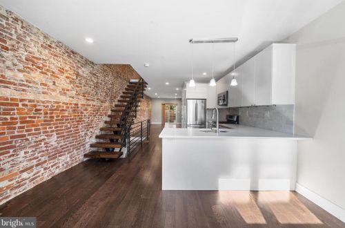 2034 21st St, Philadelphia, PA 19145-2722