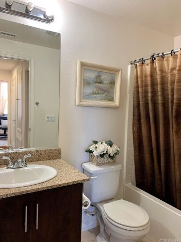 319 Riverpark Blvd, Oxnard, CA 93036-7680