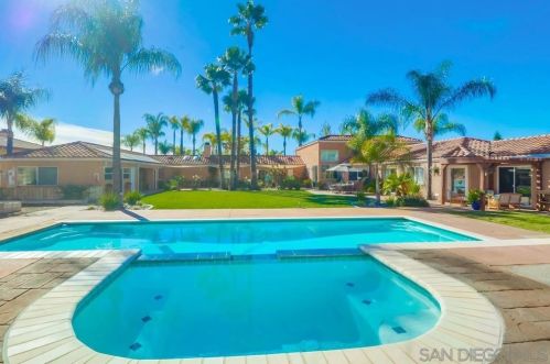 2014 Brookhurst Dr, El Cajon, CA 92019-2035