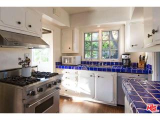 3104 Hollyridge Dr, Los Angeles CA  90068-1954 exterior