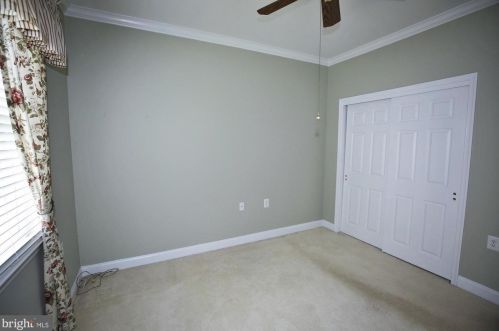 6 Hummingbird Dr, Trenton NJ  08690-3557 exterior