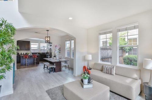 447 Toscana Way, Hayward, CA 94545-1968