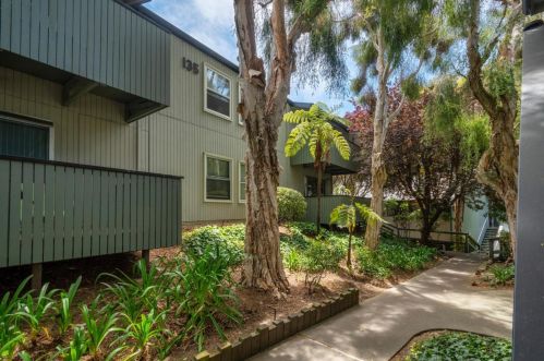135 Piccadilly Pl, San Bruno, CA 94066-2127