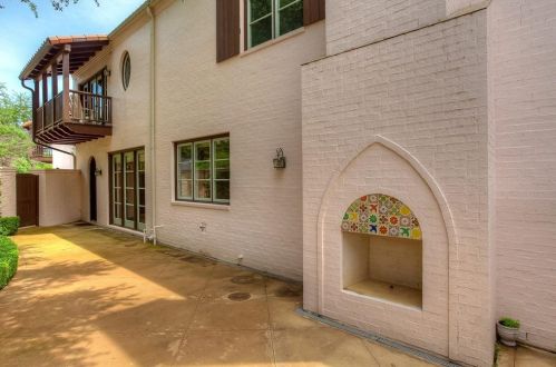 245 Casa Blanca Ave, Fort Worth TX  76107-7720 exterior