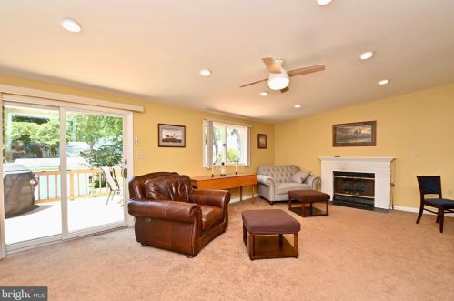 8513 Fairburn Dr, Springfield VA  22152-3225 exterior