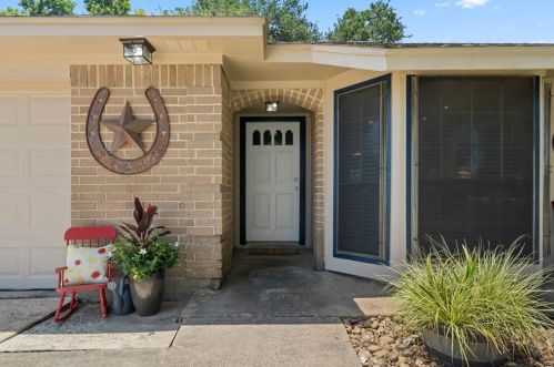 1320 Heather Ln, Angleton, TX 77515-3657
