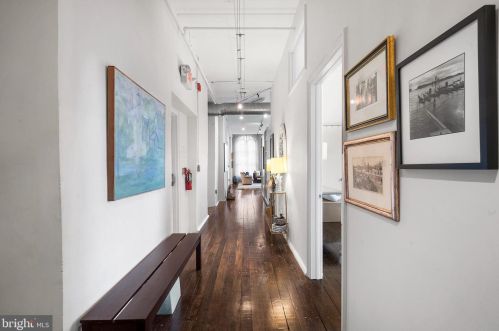 313 3rd St, Philadelphia, PA 19106-1245