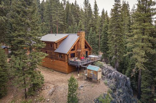 8675 Riv Rd, Truckee CA  exterior