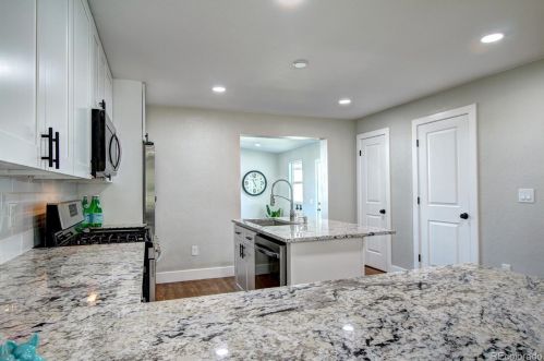 2811 Cook St, Denver CO  80205-5012 exterior