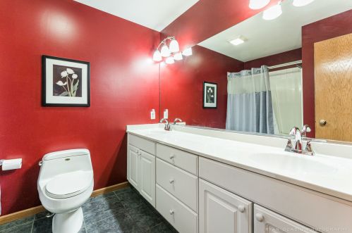 124 Mclaren Dr, Sycamore IL  60178-2255 exterior