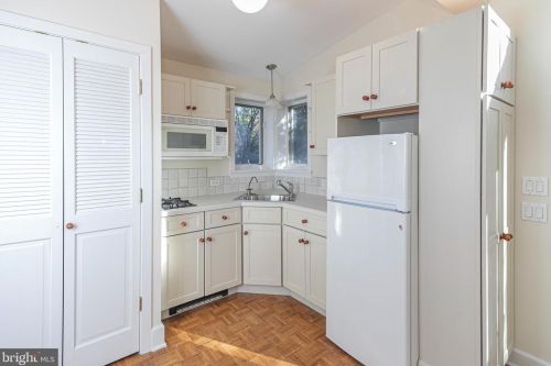 161 Elm Rd, Princeton NJ  08540-2521 exterior