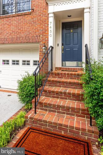 7450 Carriage Hills Dr, Mc Lean, VA 22102-2944