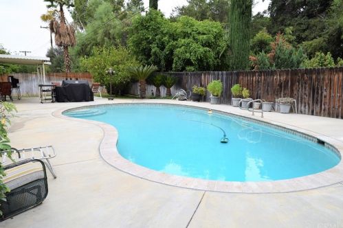 801 Apache Trl, Riverside CA  92507-6037 exterior