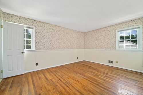 26 Cambridge Dr, Greenwich CT  06831-4134 exterior