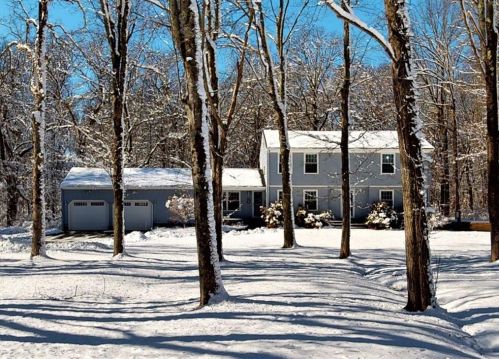 77 Tower Hill Rd, North Kingstown, RI 02852-4815