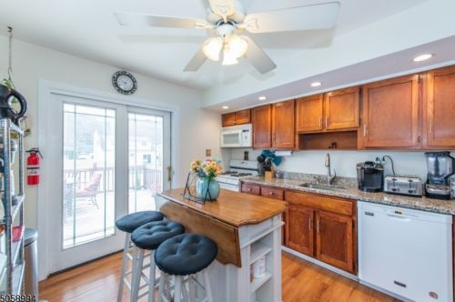 10 Lake Shore Dr, Dover NJ  07803-2936 exterior