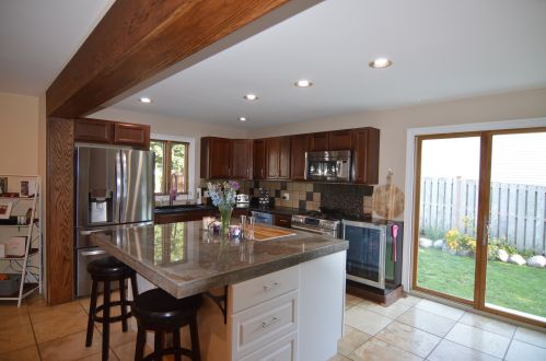 403 Channel Dr, Island Lake, IL 60042-9442
