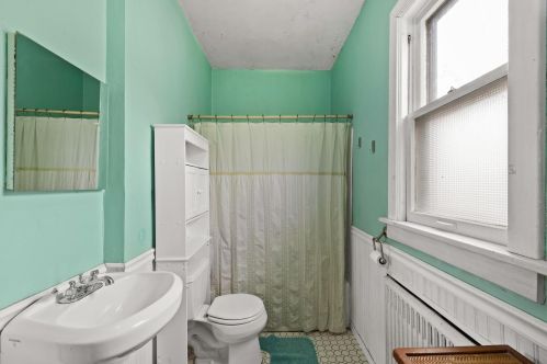 143 Bates Ave, Saint Paul MN  55106-6328 exterior