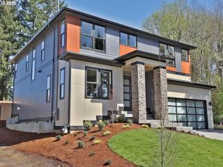 10340 Ridgeview Ln, Portland, OR 97219-6317