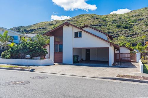 6897 Niumalu Loop, Honolulu HI  96825-1646 exterior