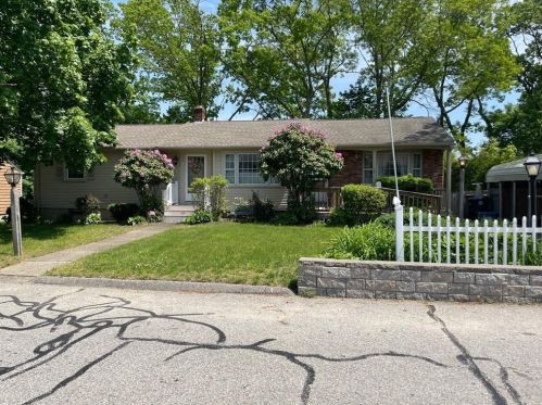 125 Princeton Ave, Coventry, RI 02816-7106