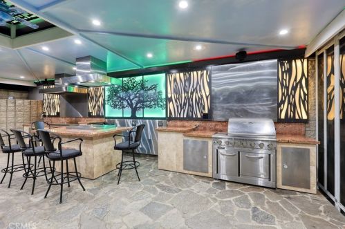 1468 Hillside Dr, Glendale CA  91208-2417 exterior