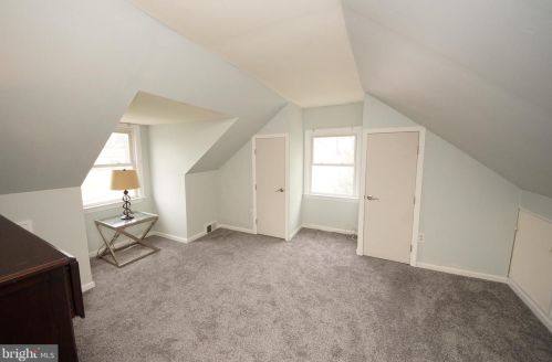 41 Holt Cir, Trenton NJ  08619-1605 exterior