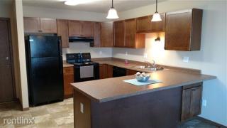 2120 Library Ln, Grand Forks ND  58201-6371 exterior