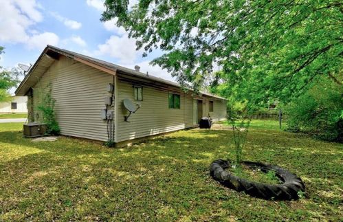 2307 Deadwood Dr, Austin TX  78744-2854 exterior