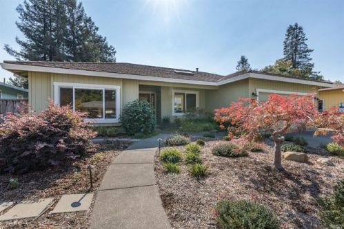 8109 Hansen Ln, Sebastopol, CA 95472-3203