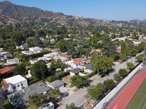 1401 Hillcrest Ave, Glendale CA  91202-1505 exterior
