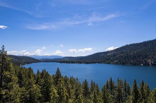14562 Donner Ave, Truckee CA  96161-3635 exterior