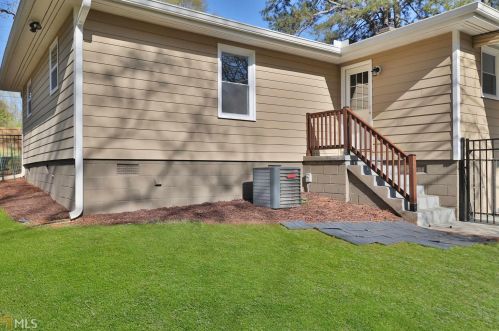 976 Pinehurst Dr, Smyrna GA  30080-4225 exterior