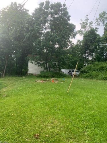 438 Brown Trl, Hopatcong, NJ 07843-1145