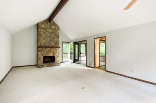 6850 Lockridge Dr, Atlanta GA  30360-1515 exterior