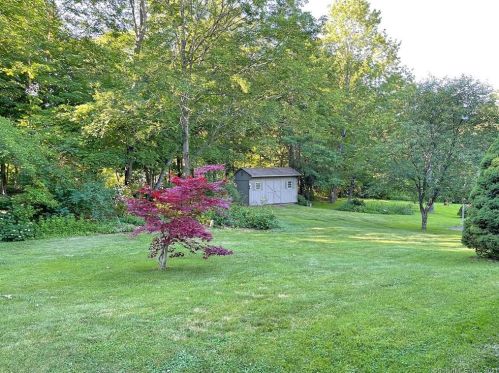 120 West St, Middlefield, CT 06455-1157