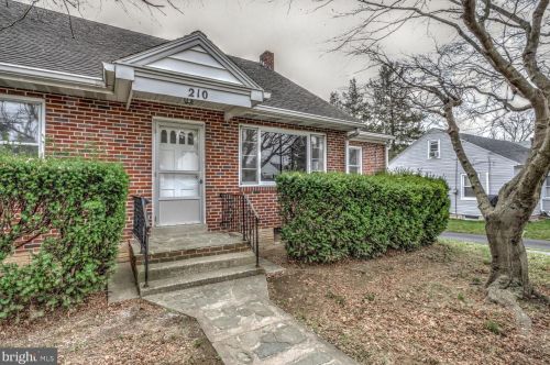 210 Rosedale Ave, Lancaster PA  17603-5724 exterior