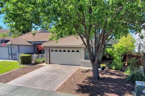 613 Blarney Cir, Vacaville, CA 95688-8564