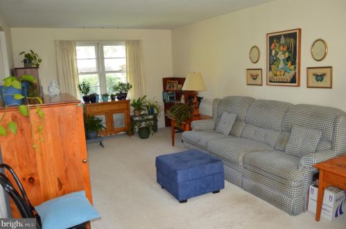 98 Hempstead Rd, Trenton, NJ 08610-2035