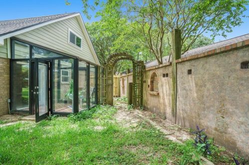 1741 Hialeah, Taylor Lake Village TX 77586-2938 exterior