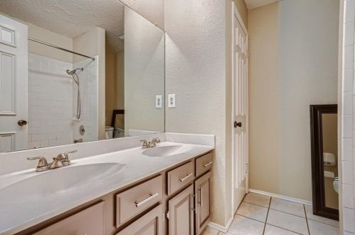 6700 Corpus Christi Dr, Austin TX  78729-7569 exterior