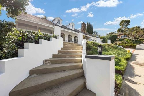 1851 Greenbriar Rd, Glendale CA  91207-1064 exterior